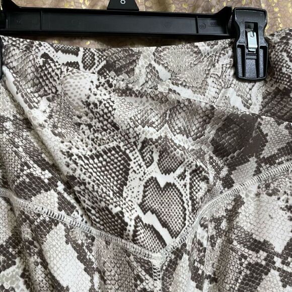 Victorias Secret Love Cloud Crossover Snake Skin Print Leggings Size 10 NWOT - Picture 4 of 8